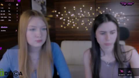 Snapshot of playful_sophie chatting on January 28, 2025, 5:54 am Sophie online show from January 28, 2025, 5:54 am