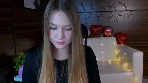 Snapshot of playful_sophie chatting on March 4, 2025, 4:06 am Sophie online show from March 4, 2025, 4:06 am