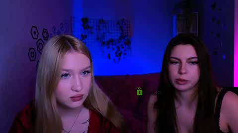 Sophie online show from April 17, 2026, 8:01 pm