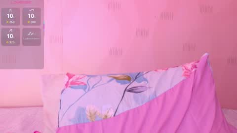 Snapshot of playfulcurvymommy chatting on November 6, 2025, 9:05 pm Scarlett online show from November 6, 2025, 9:05 pm