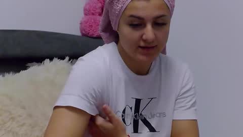 PlayfulNicole online show from April 1, 2026, 5:19 am