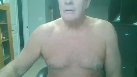 Snapshot of pleeeezeher chatting on December 29, 2024, 6:05 pm pleeeezeher online show from December 29, 2024, 6:05 pm