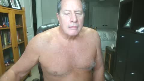 Snapshot of pleeeezeher chatting on January 6, 2026, 2:43 pm pleeeezeher online show from January 6, 2026, 2:43 pm