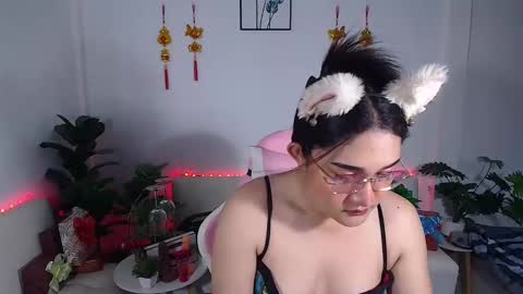 Ploysai online show from March 5, 2025, 2:57 am