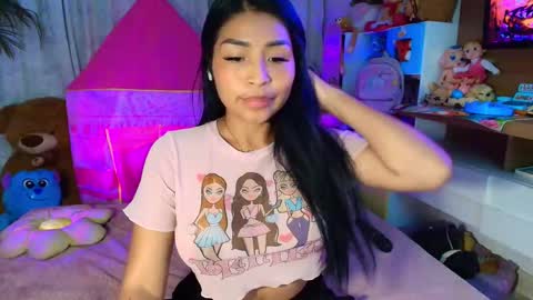 Snapshot of pocahontas_cute chatting on February 13, 2026, 2:40 am Nicole online show from February 13, 2026, 2:40 am