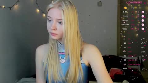 Snapshot of pocet_barbie chatting on September 30, 2025, 6:51 am Mary online show from September 30, 2025, 6:51 am