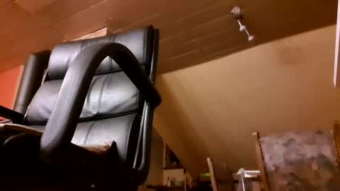 Snapshot of pointman72 chatting on October 19, 2025, 8:31 pm pointman72 online show from October 19, 2025, 8:31 pm