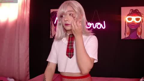 Snapshot of poison__luna chatting on November 6, 2025, 5:03 pm Luna online show from November 6, 2025, 5:03 pm