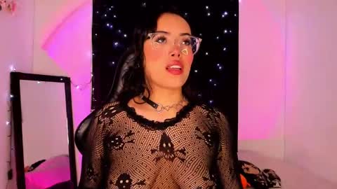 Snapshot of poison_willow chatting on January 30, 2025, 5:39 pm Willow Hours 12pm to 630pm Colombian time FRIDAY AND SUNDAY FREE DAYS online show from January 30, 2025, 5:39 pm