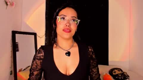 Snapshot of poison_willow chatting on February 4, 2025, 8:17 pm Willow Hours 12pm to 630pm Colombian time FRIDAY AND SUNDAY FREE DAYS online show from February 4, 2025, 8:17 pm