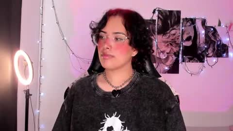 Snapshot of poison_willow chatting on September 9, 2025, 4:06 pm Willow Hours 12pm to 630pm Colombian time FRIDAY AND SUNDAY FREE DAYS online show from September 9, 2025, 4:06 pm