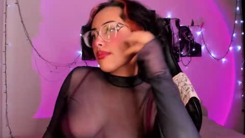 Snapshot of poison_willow chatting on November 5, 2025, 5:24 pm Willow Hours 12pm to 630pm Colombian time FRIDAY AND SUNDAY FREE DAYS online show from November 5, 2025, 5:24 pm