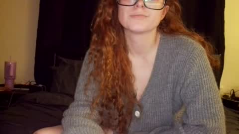 Snapshot of poisonivyy95 chatting on July 28, 2026, 1:34 am poisonivyy95 online show from July 28, 2026, 1:34 am