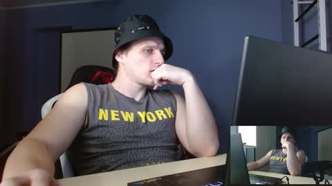 Snapshot of poliglotjoe2 chatting on February 17, 2026, 9:32 pm Poliglotjoe2 online show from February 17, 2026, 9:32 pm