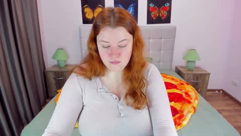 Snapshot of polinasallivan chatting on December 11, 2024, 7:31 am Polina online show from December 11, 2024, 7:31 am