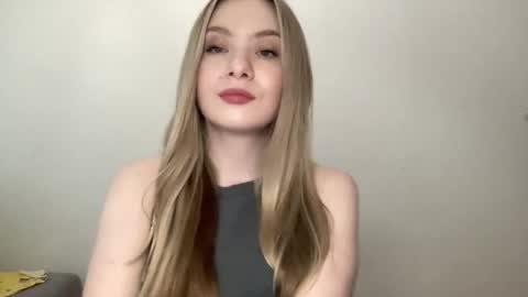 polishangel222 online show from May 12, 2026, 4:37 pm