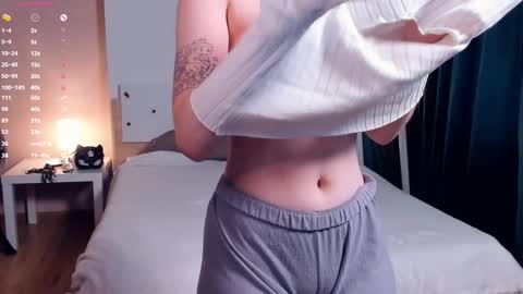 Snapshot of polly_dollie_ chatting on October 8, 2025, 9:07 am Renet online show from October 8, 2025, 9:07 am