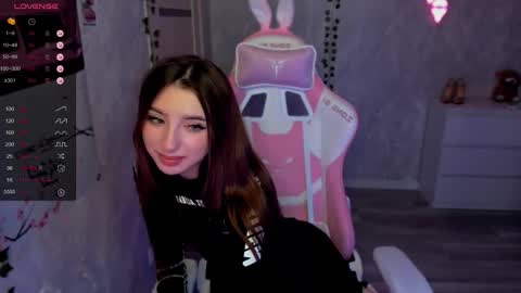 Snapshot of pollyhill1 chatting on October 10, 2025, 6:18 pm online show from October 10, 2025, 6:18 pm