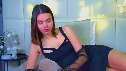 Polly online show from December 3, 2025, 6:50 pm