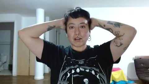 Snapshot of poly_mer chatting on December 16, 2025, 12:26 am Poly online show from December 16, 2025, 12:26 am