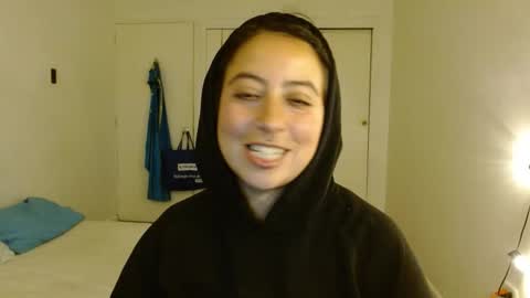 Snapshot of poly_mer chatting on December 18, 2025, 1:33 am Poly online show from December 18, 2025, 1:33 am