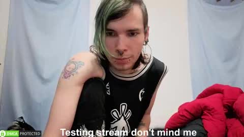 Snapshot of polyhouseofgays chatting on September 26, 2025, 2:15 am Cheshire Bee online show from September 26, 2025, 2:15 am