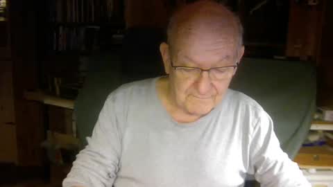 Snapshot of pomme1949 chatting on December 27, 2024, 4:10 pm pomme1949 online show from December 27, 2024, 4:10 pm