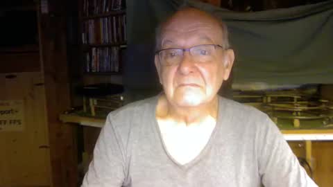 Snapshot of pomme1949 chatting on January 16, 2025, 5:01 pm pomme1949 online show from January 16, 2025, 5:01 pm