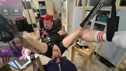 Snapshot of poppersbator73 chatting on February 21, 2025, 6:37 pm poppersbator73 online show from February 21, 2025, 6:37 pm