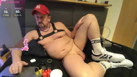 Snapshot of poppersbator73 chatting on March 9, 2025, 5:49 pm poppersbator73 online show from March 9, 2025, 5:49 pm