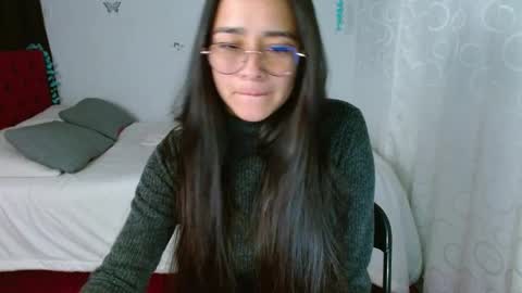 Snapshot of porcelainlux chatting on March 6, 2025, 5:03 am porcelainlux online show from March 6, 2025, 5:03 am