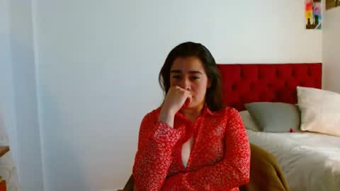 Snapshot of porcelainlux chatting on October 10, 2025, 4:11 am porcelainlux online show from October 10, 2025, 4:11 am