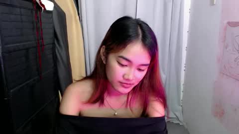 pornstar_kia online show from April 27, 2026, 3:32 pm