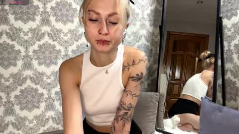 Snapshot of porshes chatting on September 9, 2025, 4:45 am HERES SILVIA AND OlIVIA WELCOME EVERYONE LOVENSE DOMI REACT TO YOUR TIPS LETS MAKE A GREAT SHOW TOGETHER online show from September 9, 2025, 4:45 am