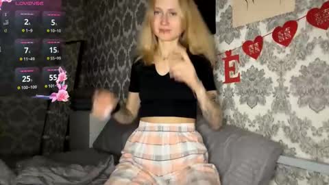 Snapshot of porshes chatting on September 29, 2025, 3:39 pm HERES SILVIA AND OlIVIA WELCOME EVERYONE LOVENSE DOMI REACT TO YOUR TIPS LETS MAKE A GREAT SHOW TOGETHER online show from September 29, 2025, 3:39 pm