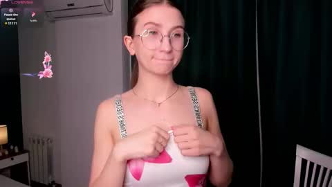 Elizabeth online show from November 19, 2025, 7:25 pm