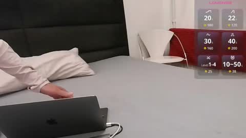 Smooth Daddy online show from April 12, 2026, 8:52 am