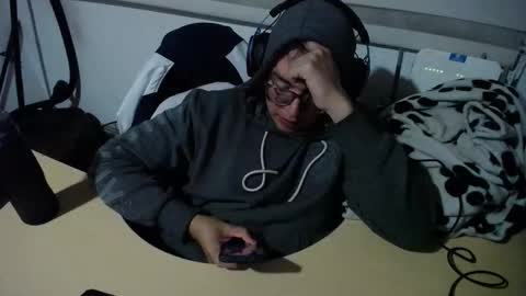 Snapshot of powerfulzeus2 chatting on September 20, 2025, 6:36 am powerfulzeus2 online show from September 20, 2025, 6:36 am