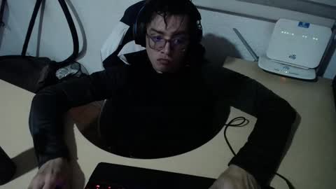 Snapshot of powerfulzeus2 chatting on November 1, 2025, 12:56 am powerfulzeus2 online show from November 1, 2025, 12:56 am