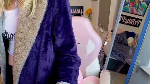 Snapshot of pr3ttyp1nkpussy chatting on November 14, 2025, 4:33 am Evangeline Eva Darling online show from November 14, 2025, 4:33 am