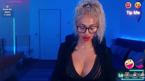 Snapshot of preggyhotmommy chatting on September 18, 2025, 8:55 pm Victoria online show from September 18, 2025, 8:55 pm