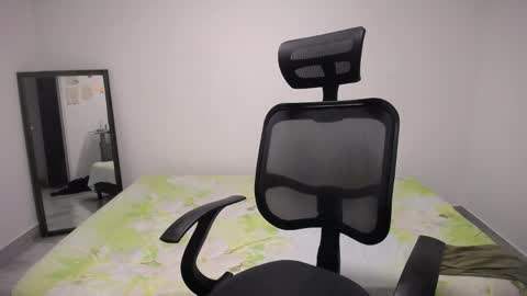 Plux online show from April 3, 2026, 6:00 am