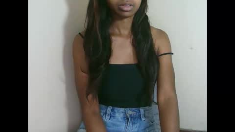 prettiethalia online show from October 23, 2025, 7:45 pm