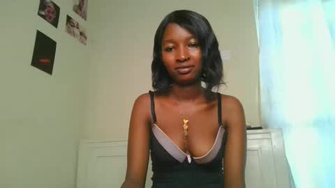 pretty__lisa online show from June 5, 2026, 6:52 am