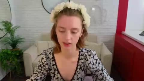 Lady vikki  online show from June 12, 2026, 10:36 am