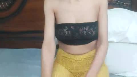 pretty_cat1 online show from October 14, 2025, 8:42 pm