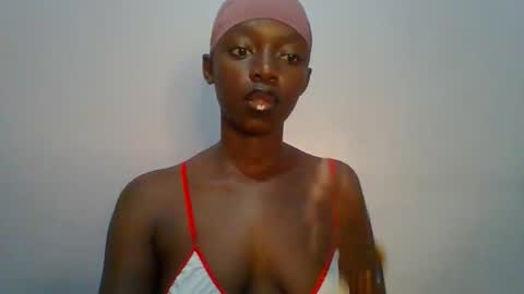 Snapshot of pretty_hearts chatting on February 22, 2026, 4:02 am Shillah online show from February 22, 2026, 4:02 am