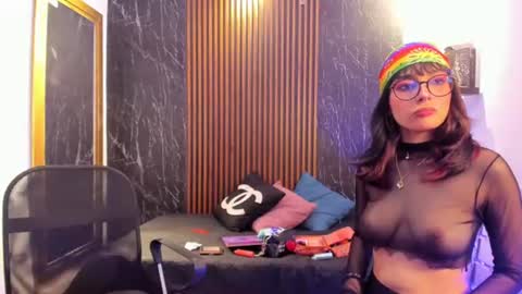 Snapshot of pretty_honey22 chatting on June 27, 2026, 12:59 am pretty_honey22 online show from June 27, 2026, 12:59 am