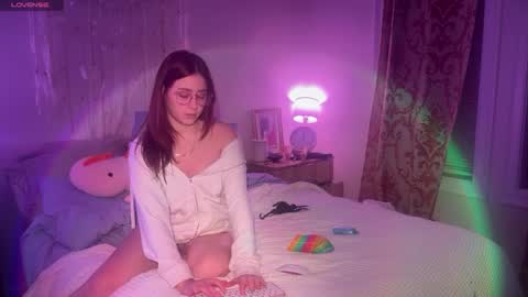 Sophie  online show from December 12, 2024, 3:43 am