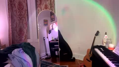 Sophie  online show from December 16, 2024, 8:20 am